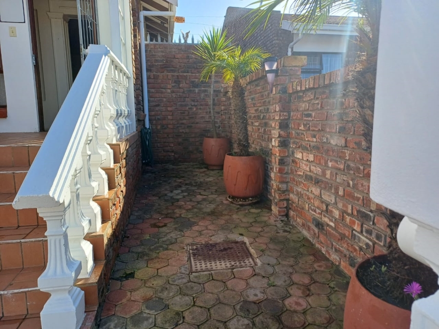 3 Bedroom Property for Sale in Deoville Park Western Cape